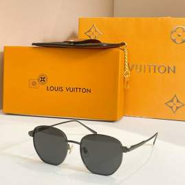 Picture of Louis Vuitton Sunglasses _SKUfw76276506fw